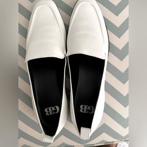New GB white flats flip side women’s leather 8 1/2.